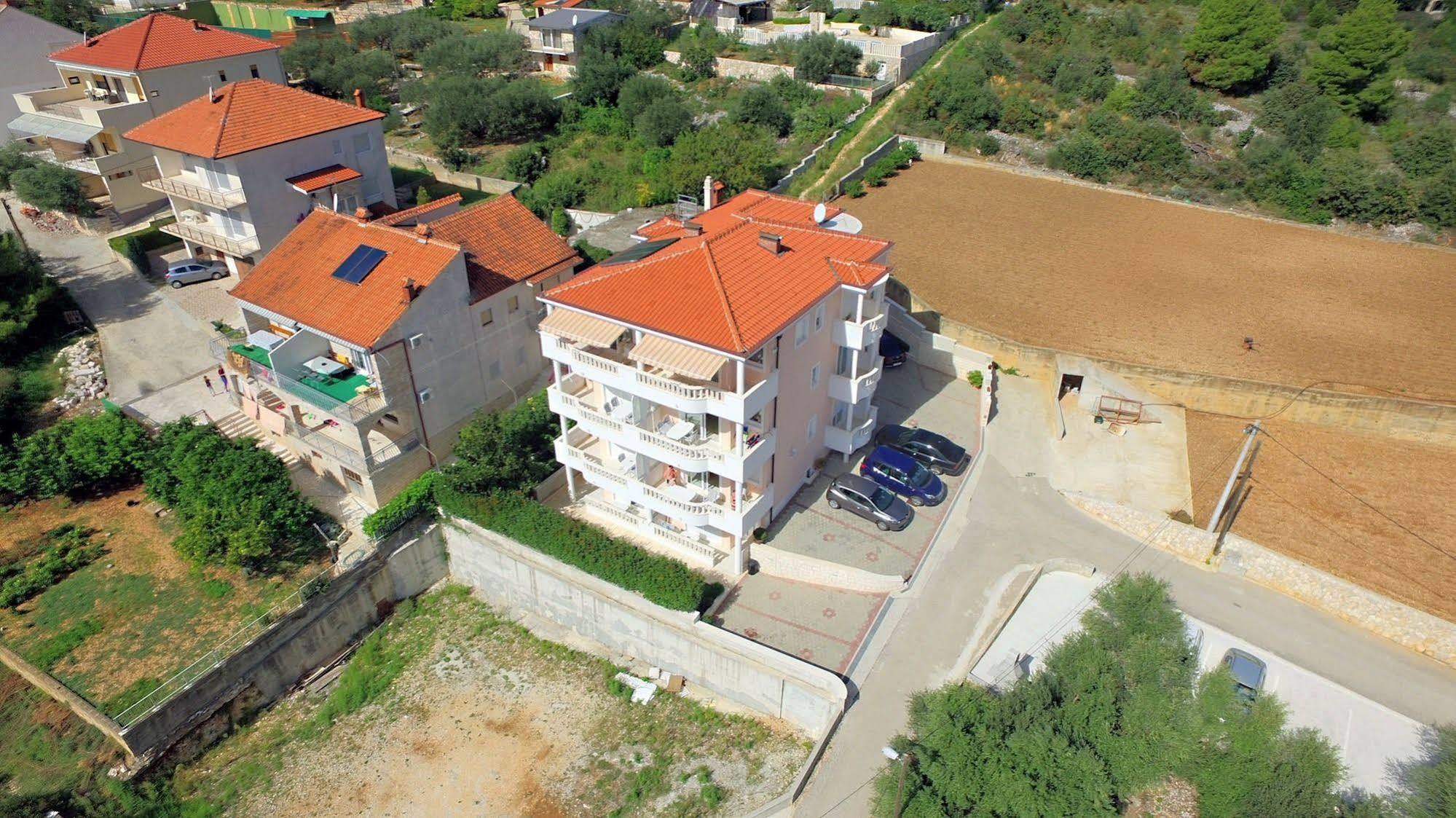 Apartments Barbara Trogir Exterior foto